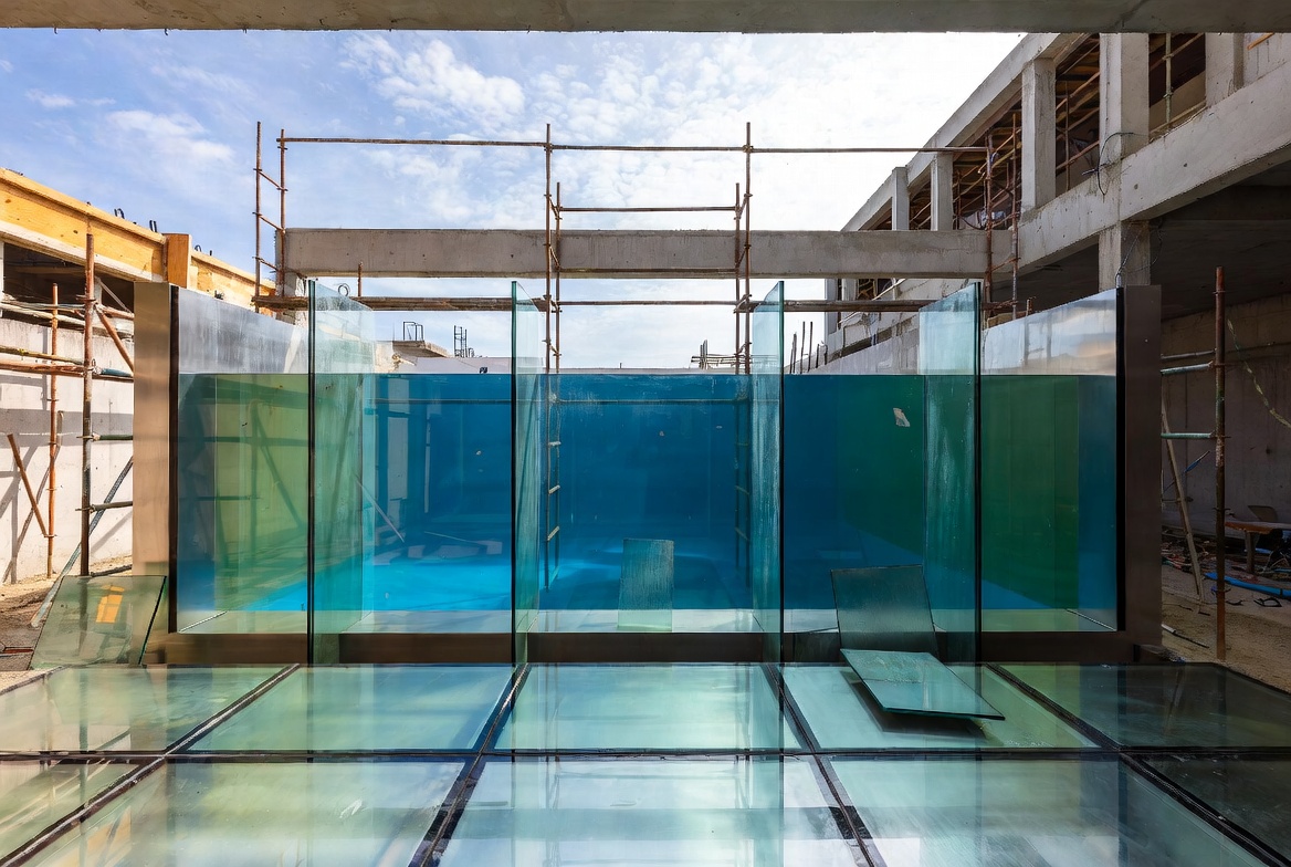 شیشه مناسب استخر در ساخت استخرها