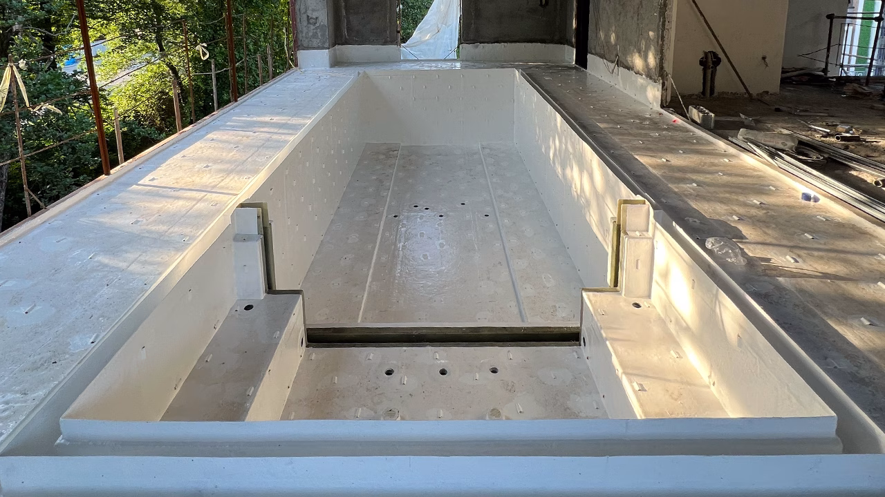 اجرای استخر و جکوزی کاسه فلزی با سازه مهندسی‌شده و مونتاژ صنعتی
