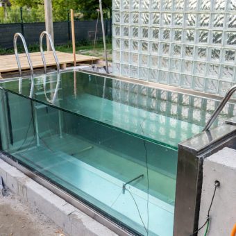 موتورخانه استخر شیشه‌ای