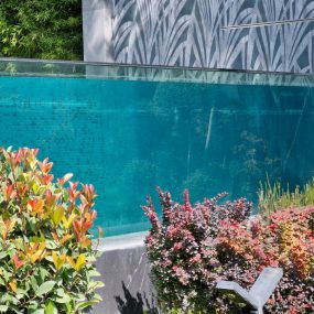 آب‌بندی اصولی استخر شیشه‌ای