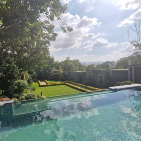 ضخامت شیشه در استخر